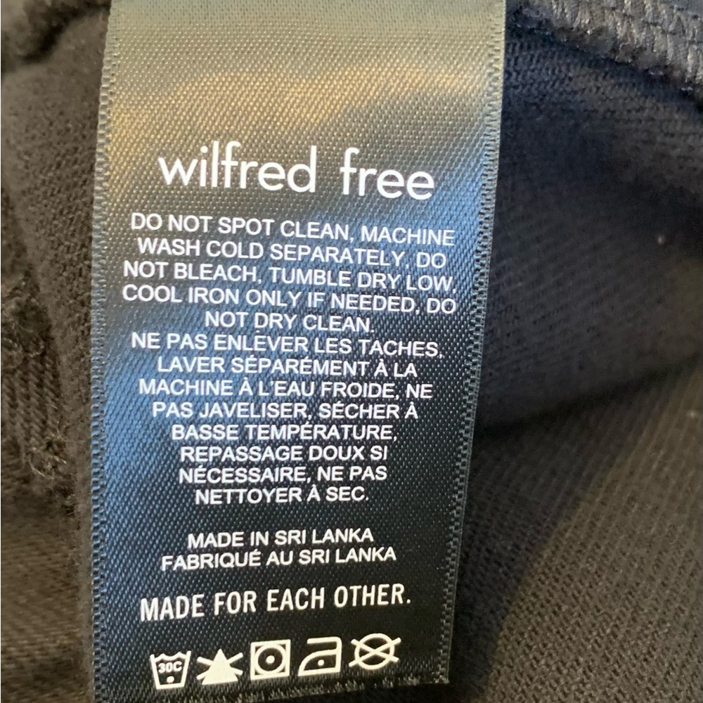 Aritzia Wilfred Free Modern Black Cargo Pants - Picture 14 of 14